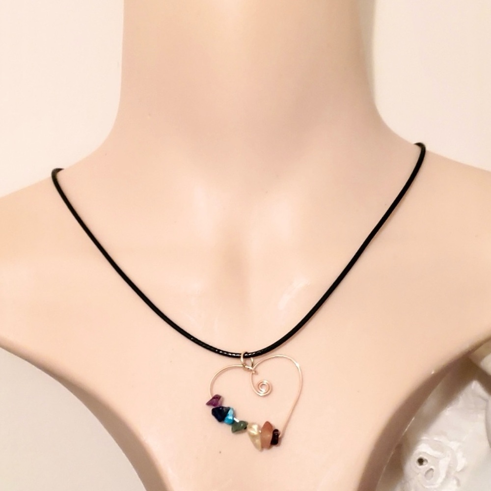 🛍️BUNDLE ONLY ITEM🛍️ Chakra Heart Pendant Necklace - Picture 3 of 7